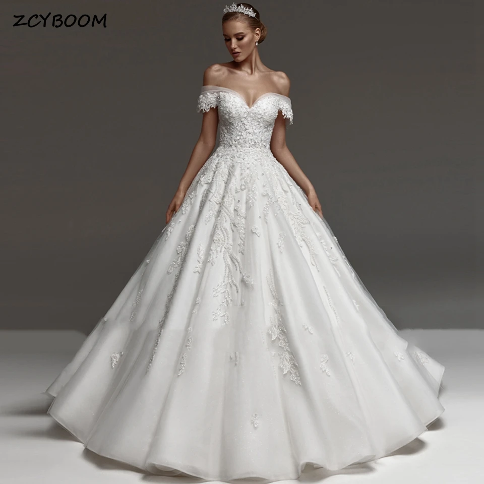 Elegant Sweetheart Off The Shoulder Beaded Wedding Dress 2025 Appliques Sleeveless Floor Length Court Train Tulle Bridal Gown
Elegant Sweetheart Off The Shoulder Beaded Wedding Dress 2025 Appliques Sleeveless Floor Length Court Train Tulle Bridal Gown