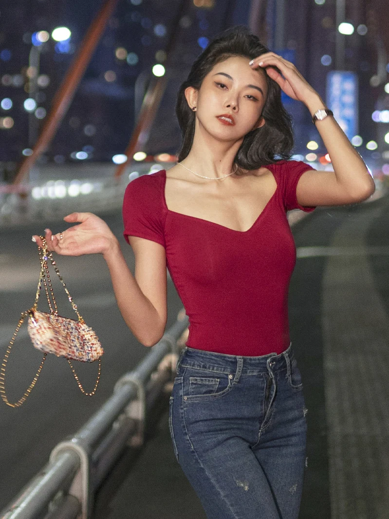 MOONA Pure Cotton ort Sve T-irt Women's Summer Bla Slim Fit V-ne Cute Sle Thinming Ins Top Faionable Retro Design
MOONA Pure Cotton ort Sve T-irt Women's Summer Bla Slim Fit V-ne Cute Sle Thinming Ins Top Faionable Retro Design