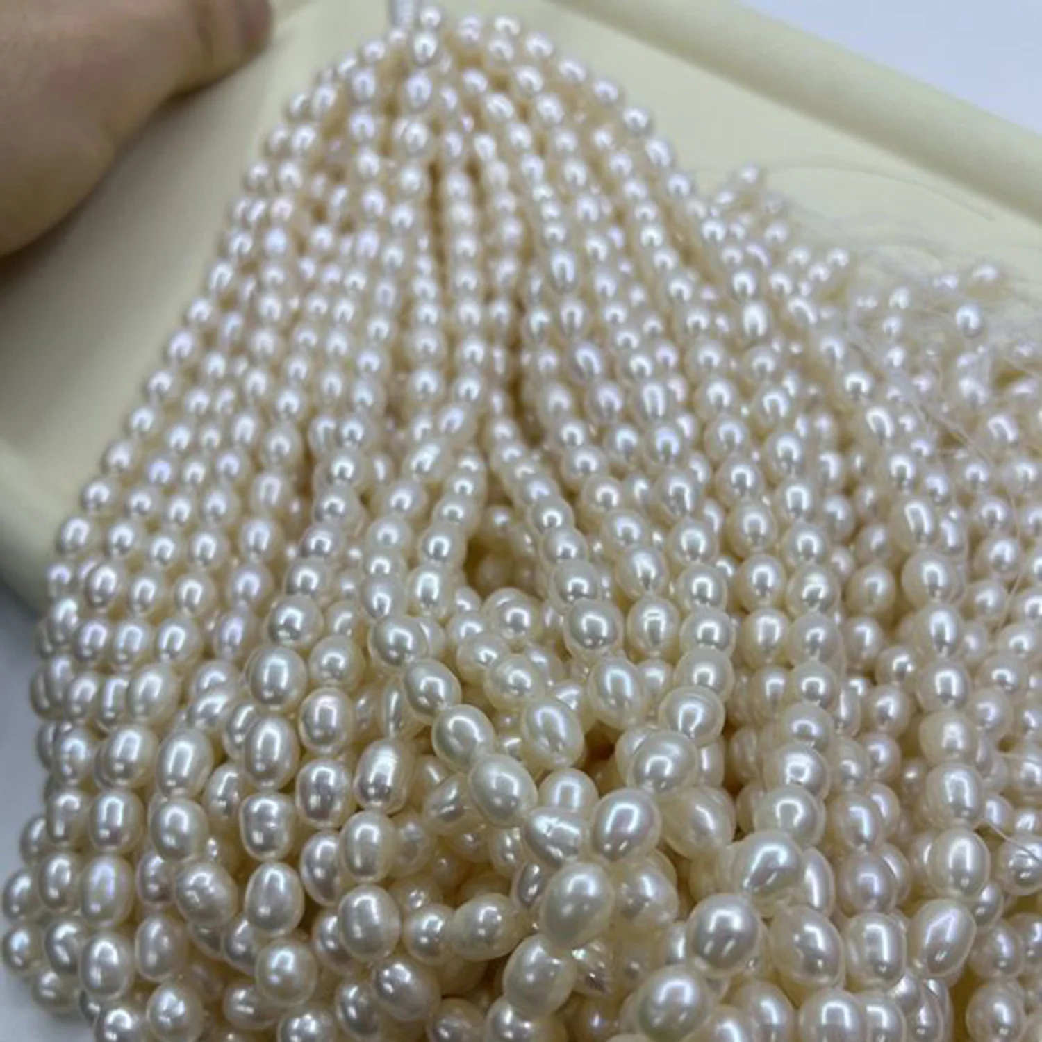 7-8mm Natural Freshwater Pearl Factory Wholesale Rice-Shaped Sparklin Bead for Jewelry Making DIY Necklace Bracelet Accessories
7-8mm Natural Freshwater Pearl Factory Wholesale Rice-Shaped Sparklin Bead for Jewelry Making DIY Necklace Bracelet Accessories