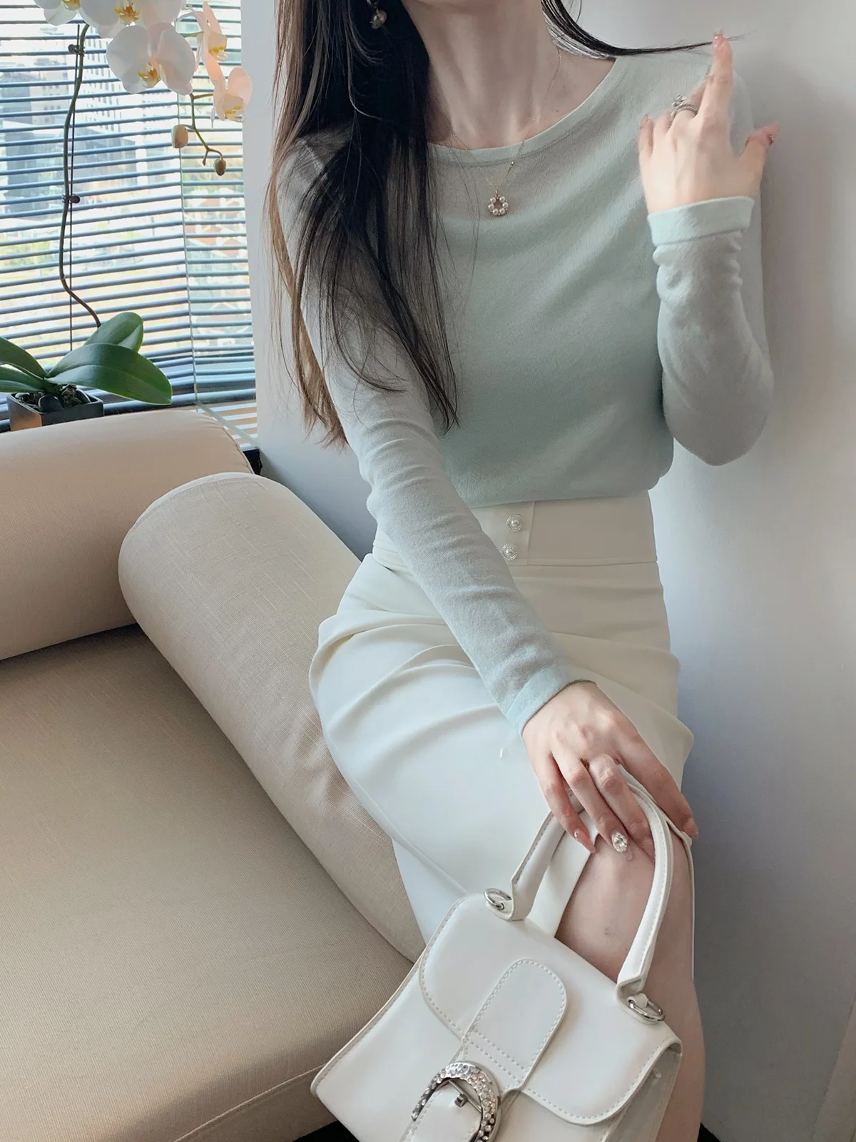 Комплект из двух предметов DAJOS Red Label: комфортный вязаный свитер из шелковистого вискозного трикотажа и топ на бретельках для повседневной носки, с круглым вырезом, длинными рукавами, стандартный крой.
Комплект из двух предметов DAJOS Red Label: комфортный вязаный свитер из шелковистого вискозного трикотажа и топ на бретельках для повседневной носки, с круглым вырезом, длинными рукавами, стандартный крой.