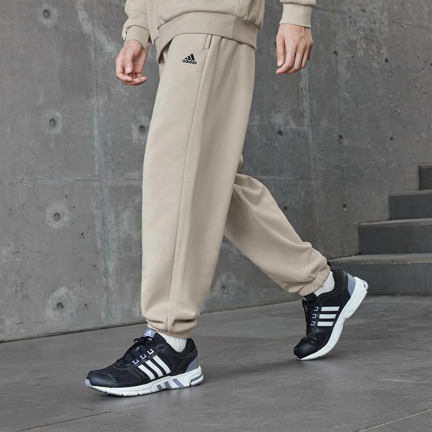 Adidas Authentic U LOGO PNT 1 Fleece Cuffed Men's Women's Sweatpants IV7602
Adidas Authentic U LOGO PNT 1 Fleece Cuffed Men's Women's Sweatpants IV7602