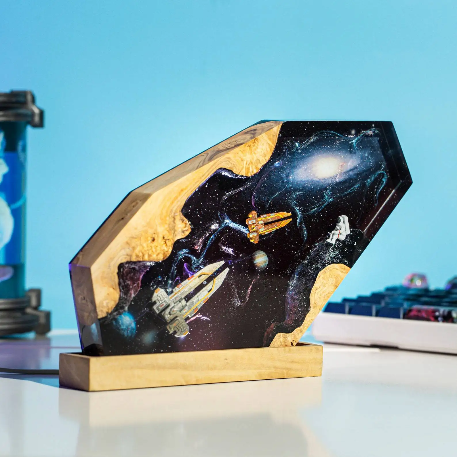 Science Fiction Theme Resin Lamp Creative Art Night Light Universe War Landscape Decoration Colorsful Table Lamp USB Charing
Science Fiction Theme Resin Lamp Creative Art Night Light Universe War Landscape Decoration Colorsful Table Lamp USB Charing