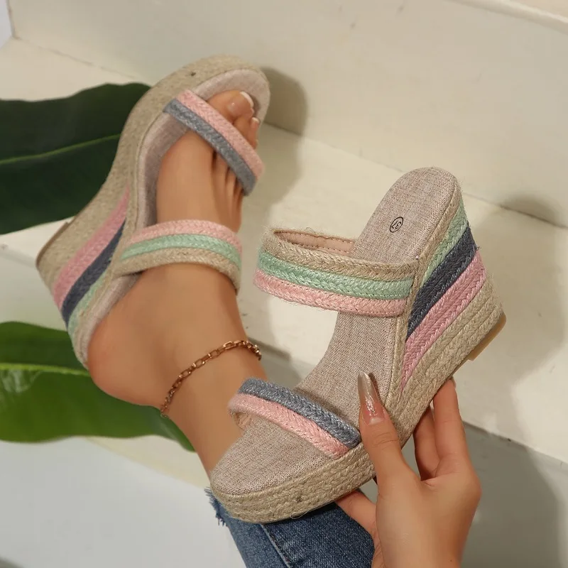 2025 New Summer Fashion Wedge Heel Sandals Woman Crystal Strap Platform Sandals for Women Thick Sole Non Slip Beach Slippers
2025 New Summer Fashion Wedge Heel Sandals Woman Crystal Strap Platform Sandals for Women Thick Sole Non Slip Beach Slippers