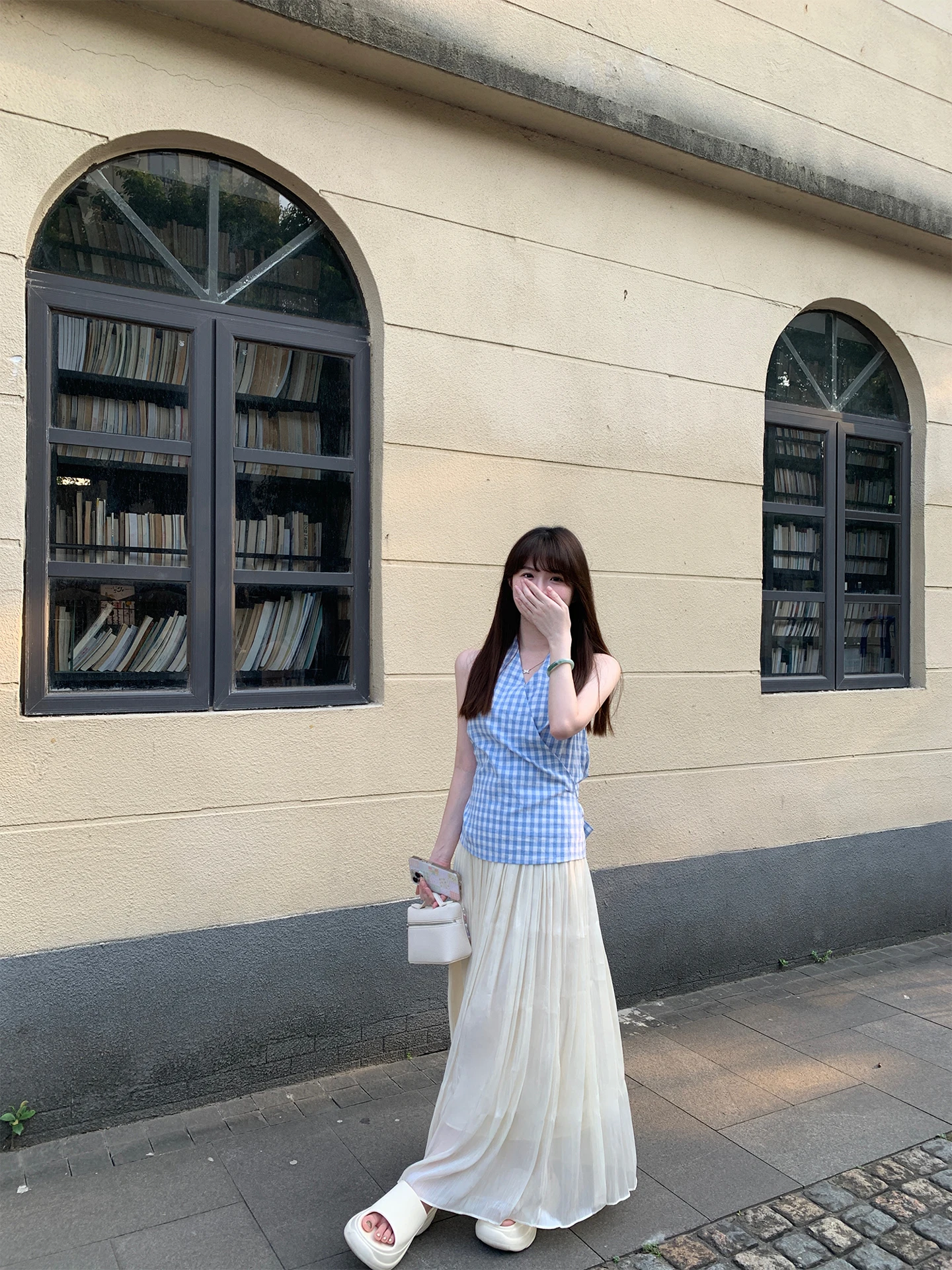 Юбка миди из атласа цвета шампань с эластичным поясом, длинная, прозрачная, с жемчужным блеском, создающая ощущение аэросферы
Юбка миди из атласа цвета шампань с эластичным поясом, длинная, прозрачная, с жемчужным блеском, создающая ощущение аэросферы