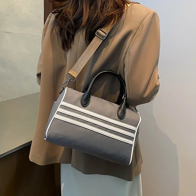 2025 New High Quality Women's Shoulder Bag Multi-function Messenger Bag Handbag Fashion Small Square Bag Women's Bag
2025 New High Quality Women's Shoulder Bag Multi-function Messenger Bag Handbag Fashion Small Square Bag Women's Bag