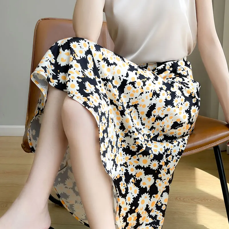 New summer velvet retro floral leopard print women's half skirt acetate satin high waist mid length temperament long skirt
New summer velvet retro floral leopard print women's half skirt acetate satin high waist mid length temperament long skirt