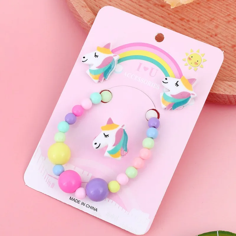 Hot-selling Kids' Unicorn 3-Piece SetIncludes earrings, ring, bracelet, acrylic hand-beaded, exquisite jewelry set.
Hot-selling Kids' Unicorn 3-Piece SetIncludes earrings, ring, bracelet, acrylic hand-beaded, exquisite jewelry set.