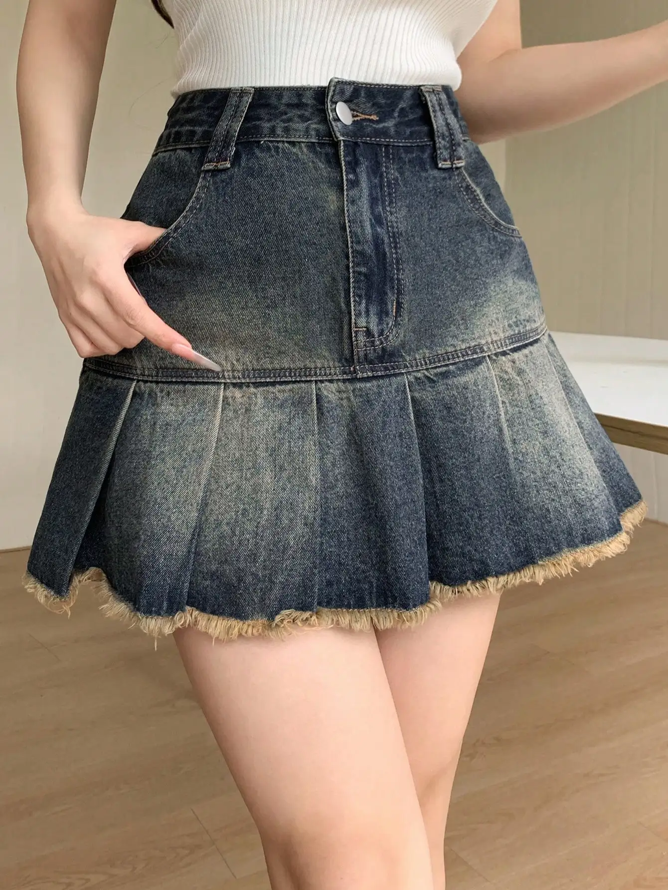 Women's Washed Denim Mini Skirt with Pleated Fringe Hem
Women's Washed Denim Mini Skirt with Pleated Fringe Hem