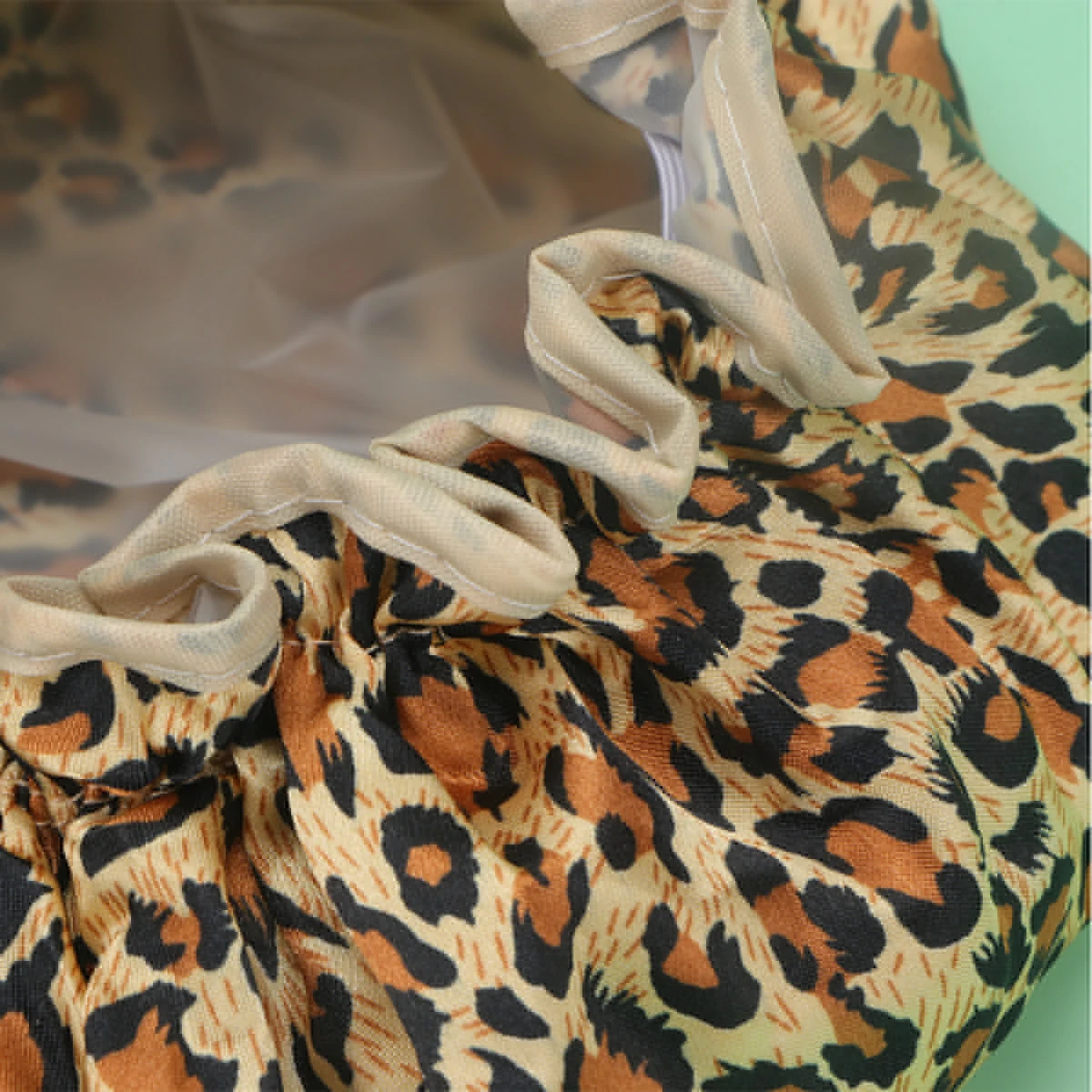 2Pcs ShowerCaps Disposable Waterproof BathingCap LeopardPrint Styling Women Makeup HairProtection Conditioning
2Pcs ShowerCaps Disposable Waterproof BathingCap LeopardPrint Styling Women Makeup HairProtection Conditioning
