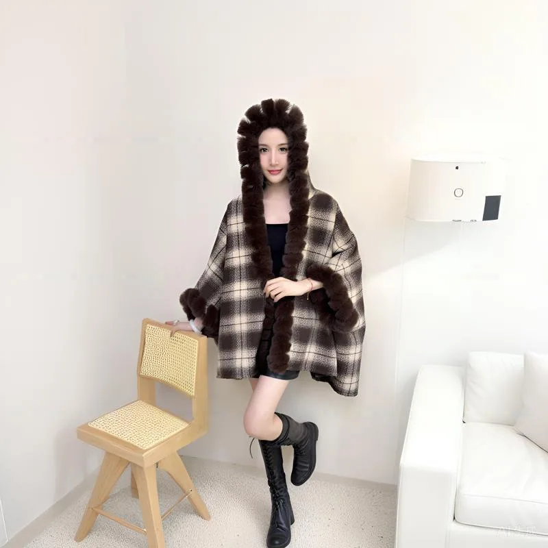 Autumn and Winter Hooded Cloak Ponchos Foreign Trade Europe and America Fashion Shawl Keep Warm Imitation Mao Mao Temperament
Autumn and Winter Hooded Cloak Ponchos Foreign Trade Europe and America Fashion Shawl Keep Warm Imitation Mao Mao Temperament