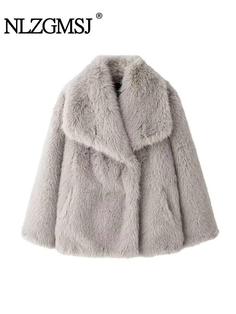 2024 Winter Coat Artificial Fur Effect Woman Jacket Top Outdoor Style Warm Women Outerwears 
2024 Winter Coat Artificial Fur Effect Woman Jacket Top Outdoor Style Warm Women Outerwears