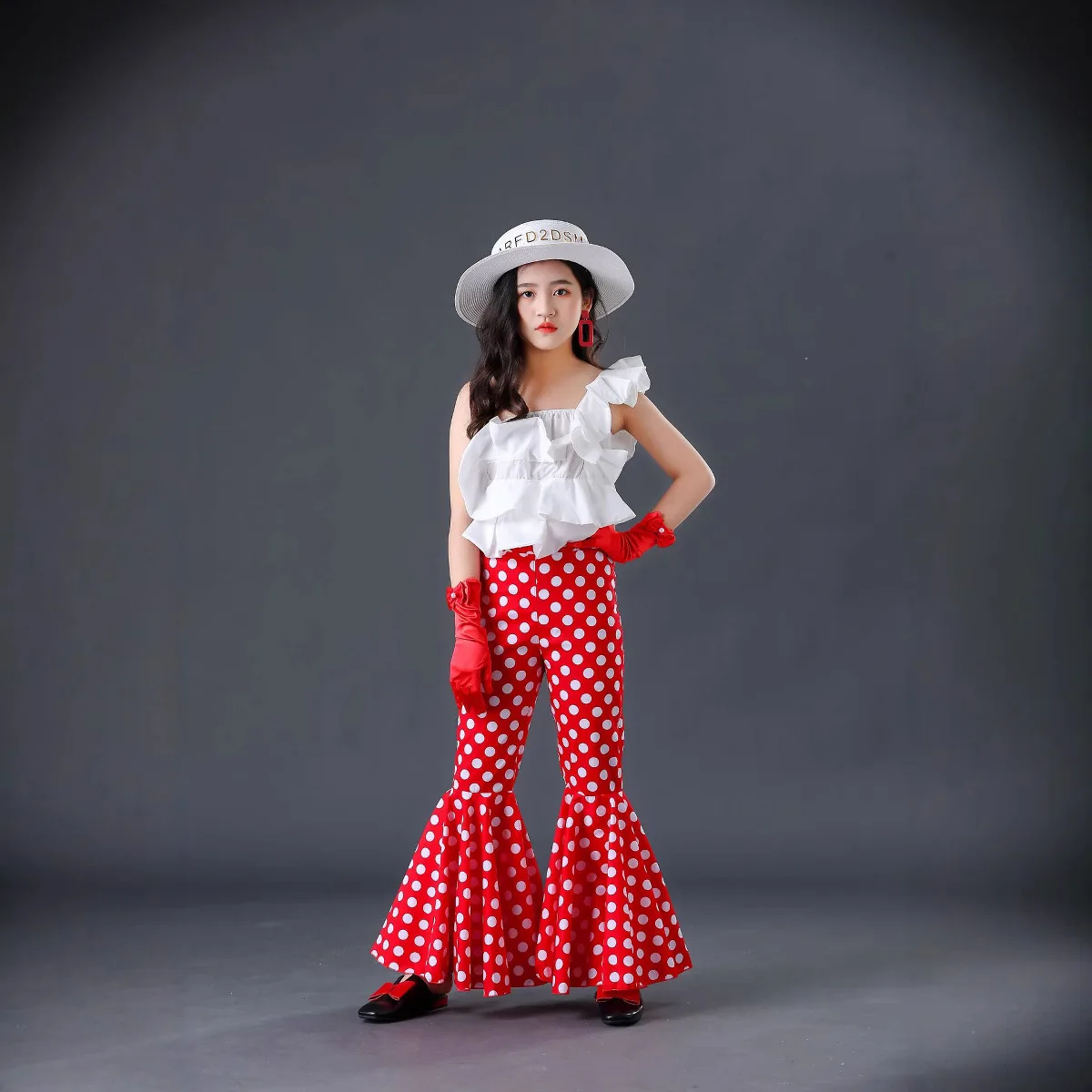 Girls' Retro Hong Kong Style Flared Pants Children's Catwalk Fashion Catwalk Trendy Clothing Personalized Locomotive Rock Style
Girls' Retro Hong Kong Style Flared Pants Children's Catwalk Fashion Catwalk Trendy Clothing Personalized Locomotive Rock Style