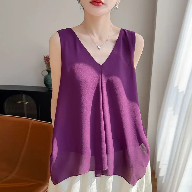 Purple V Neck Sleeveless Tank Top for Women Solid Color Lightweight Chiffon Casual Summer Top Loose Fit Basic Vest
Purple V Neck Sleeveless Tank Top for Women Solid Color Lightweight Chiffon Casual Summer Top Loose Fit Basic Vest