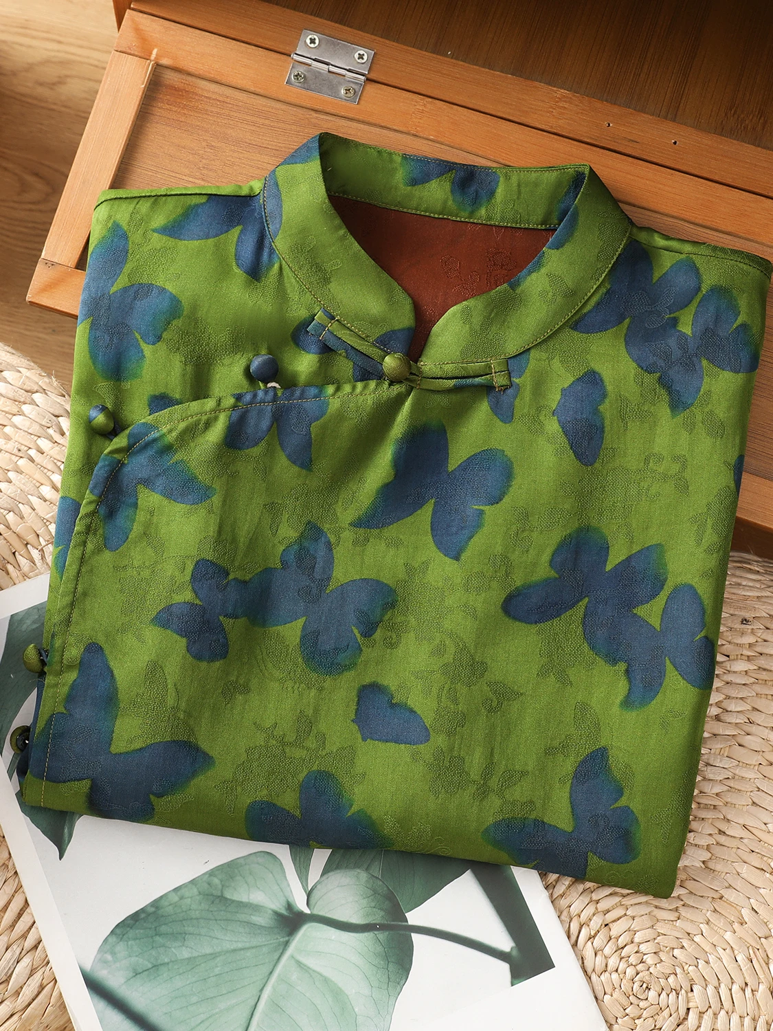 Embroidered irt Large Size Women's Clothing Midi Length Stand Collar Button ort Sve Improved Top
Embroidered irt Large Size Women's Clothing Midi Length Stand Collar Button ort Sve Improved Top