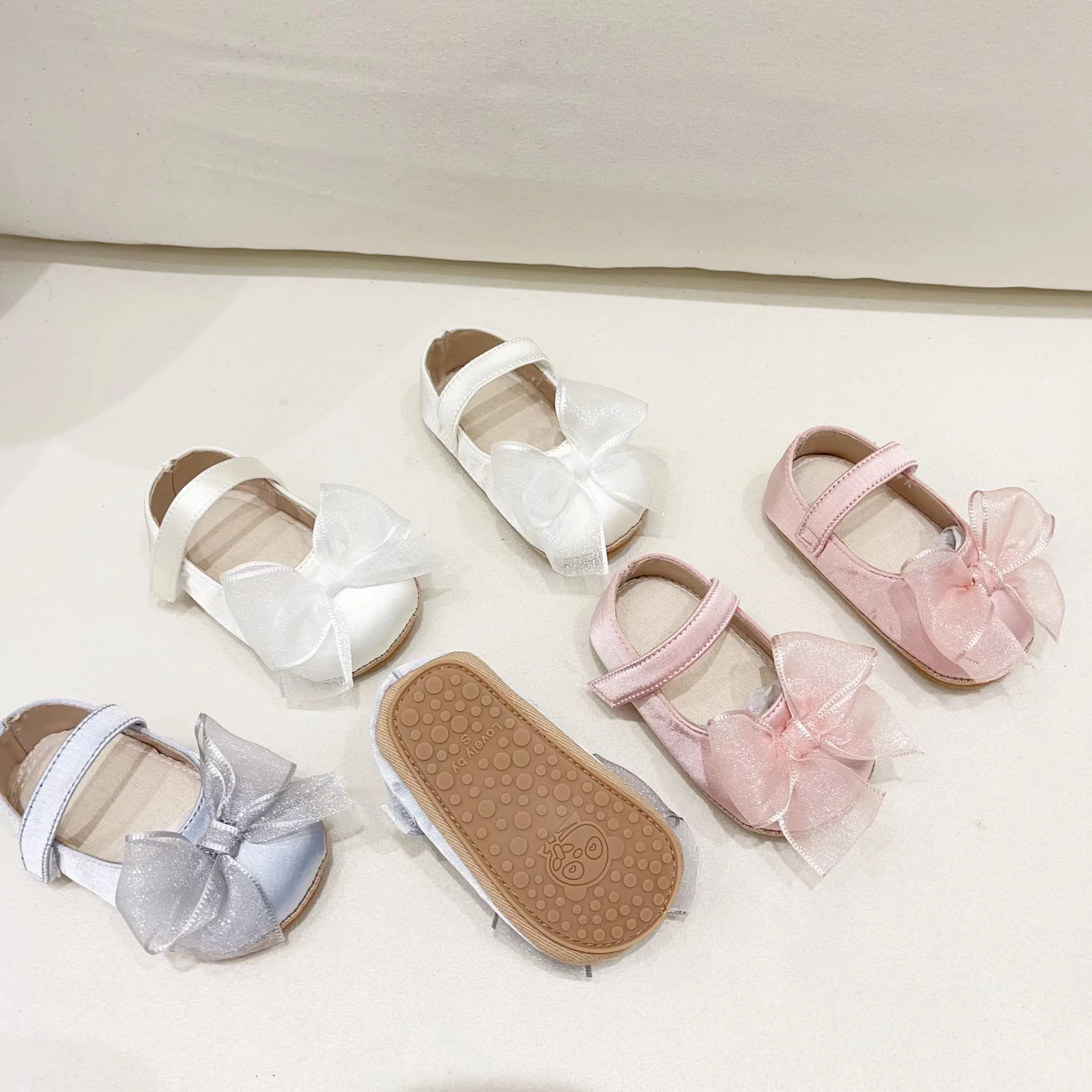 2024 New Cute Bow Princess Shoes for Baby Girls Solid Color Velcro Anti slip Walking Shoes Single Shoes
2024 New Cute Bow Princess Shoes for Baby Girls Solid Color Velcro Anti slip Walking Shoes Single Shoes