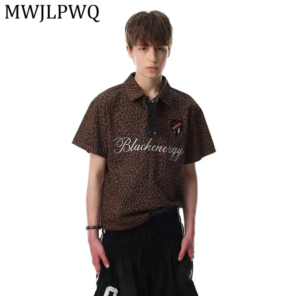 MWJLPWQ American Style Leopard Print Short-Sleeve Polo T-Shirt For Men Summer Vibe Trendy Streetwear Letter Print Tee 17040
MWJLPWQ American Style Leopard Print Short-Sleeve Polo T-Shirt For Men Summer Vibe Trendy Streetwear Letter Print Tee 17040