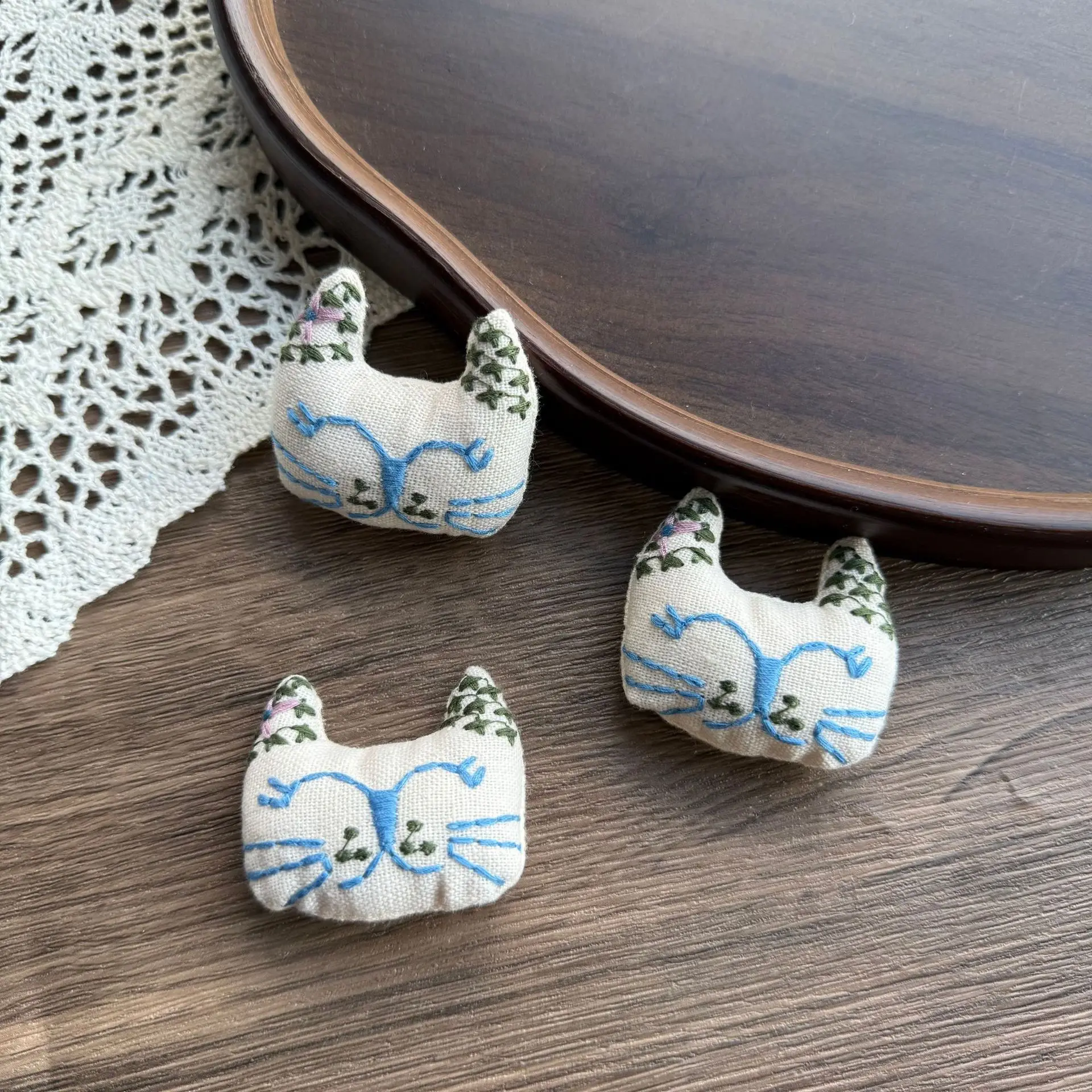 Cotton Linen Embroidered Blue Kitten Bear Brooch Pin Forest Hair Clip Accessory for DIY Sewing Embellishment Premium
Cotton Linen Embroidered Blue Kitten Bear Brooch Pin Forest Hair Clip Accessory for DIY Sewing Embellishment Premium