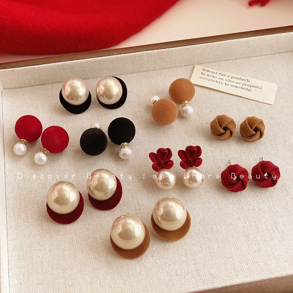 DIY accessories Vintage Hepburn style pearl stud earrings women's French fashion temperament ear jewelry niche versatile high-en
DIY accessories Vintage Hepburn style pearl stud earrings women's French fashion temperament ear jewelry niche versatile high-en