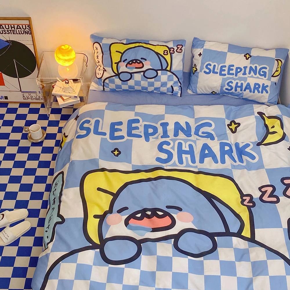 Синий комплект постельного белья из 100% хлопка Blue Chboard Fufuark, большой размер, четыре предмета: пододеяльник, наволочка, простыня, для студенческого общежития
Синий комплект постельного белья из 100% хлопка Blue Chboard Fufuark, большой размер, четыре предмета: пододеяльник, наволочка, простыня, для студенческого общежития