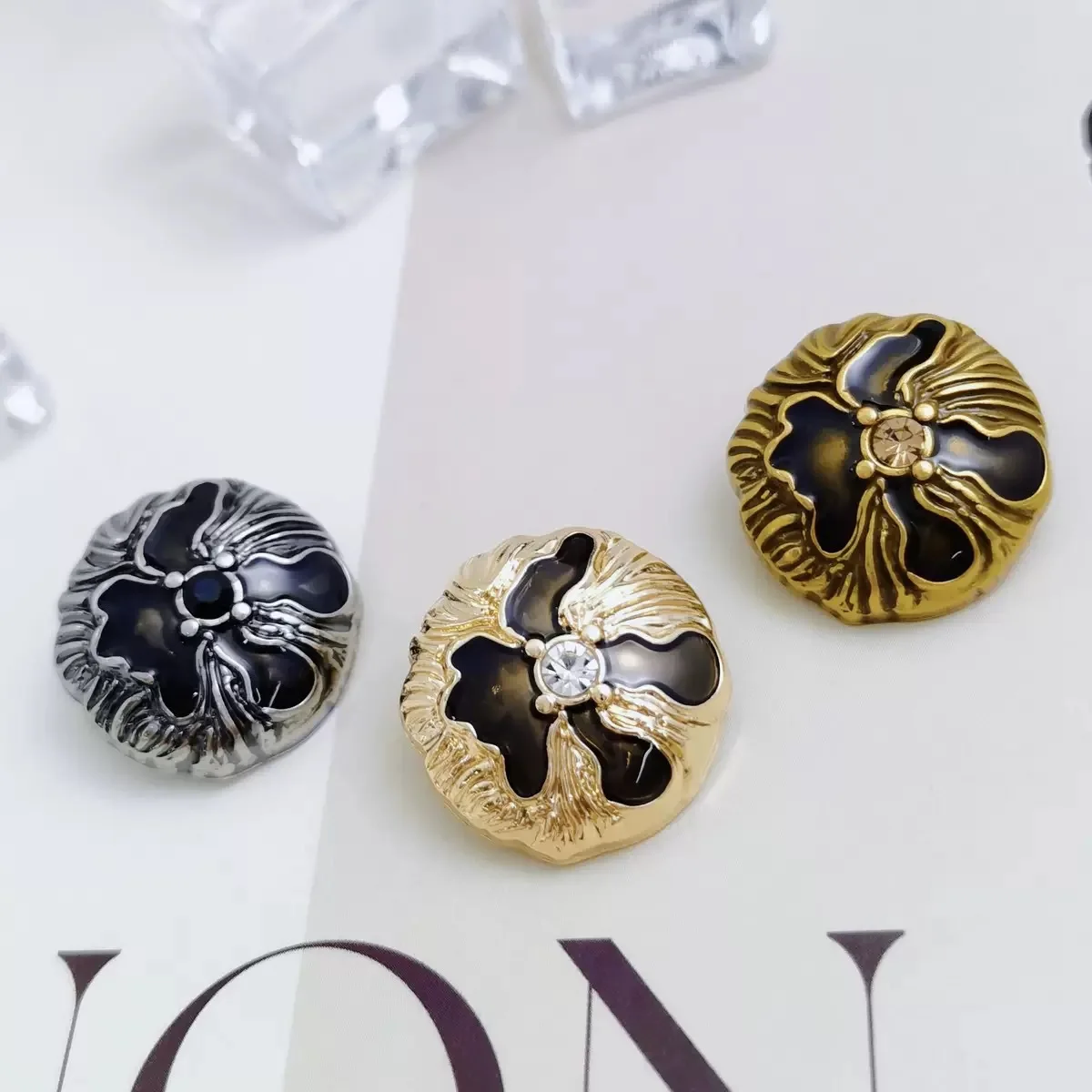 Drip Oil Diamond Inlaid Metal Buttons Plated Alloy Ornament For Blazer Outerwear
Drip Oil Diamond Inlaid Metal Buttons Plated Alloy Ornament For Blazer Outerwear