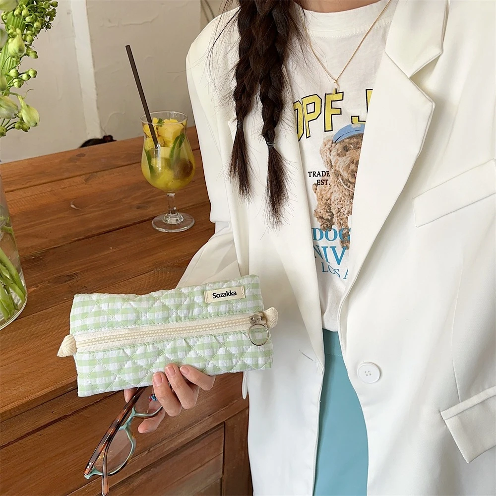 Sweet Large Capacity Plaid Pen Bag Korean Style Cute Sewing Pencil Case Makeup Brush Pouch Durable Stationary Cloth Box School
Sweet Large Capacity Plaid Pen Bag Korean Style Cute Sewing Pencil Case Makeup Brush Pouch Durable Stationary Cloth Box School