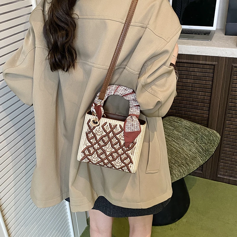 New Fashion Popular Women's Shoulder Bag Luxury Leather Chain Strap Crossbody Bag Elegant Designer Ladies Tote
New Fashion Popular Women's Shoulder Bag Luxury Leather Chain Strap Crossbody Bag Elegant Designer Ladies Tote