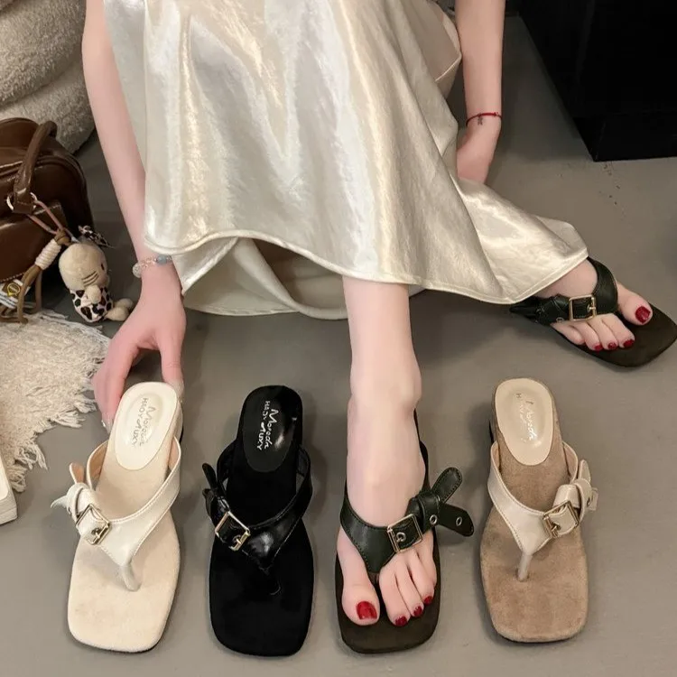 Womens Square Toe Flip Flops With Buckle Strap Flat Sandals Summer Casual Open Toe Non-slip Beach Slippers Black Beige Brown
Womens Square Toe Flip Flops With Buckle Strap Flat Sandals Summer Casual Open Toe Non-slip Beach Slippers Black Beige Brown