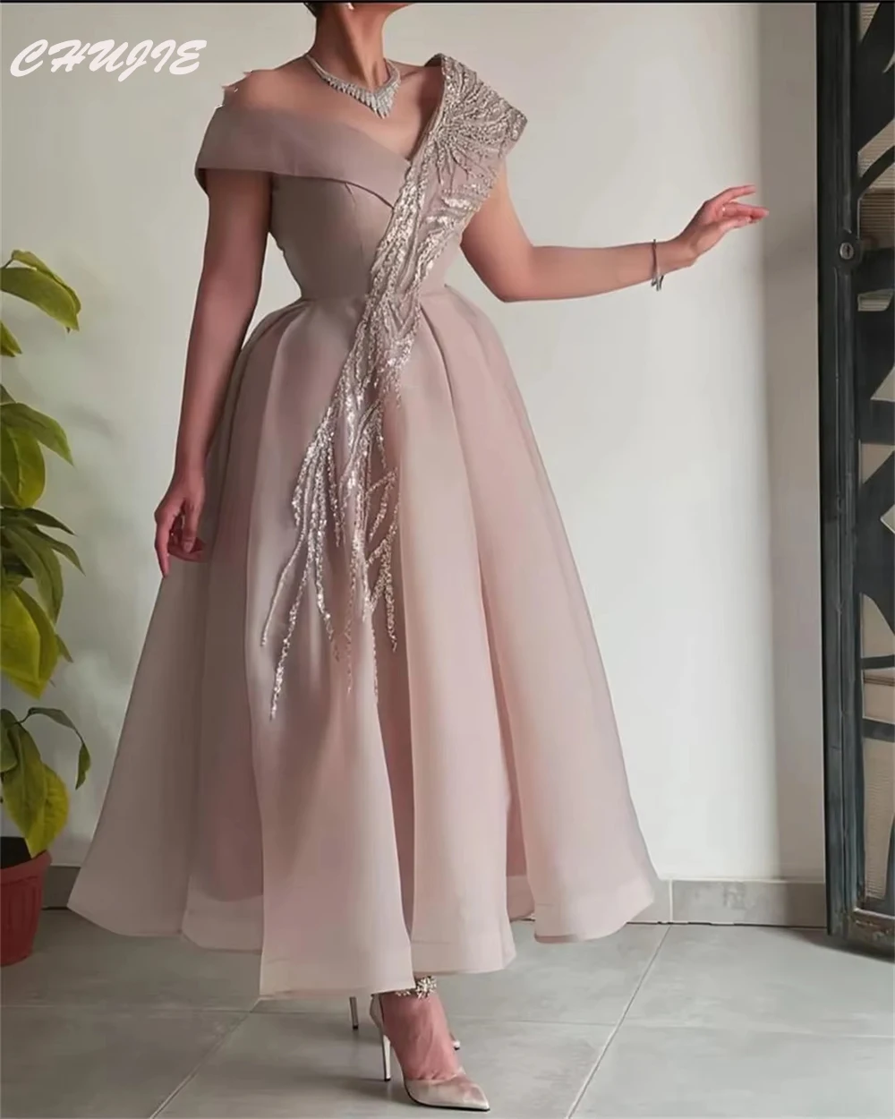 Customized Elegant Off Shoulder Evening Dress Muslim Formal Dresses Sequins Tulle Arabia Tea Length Evening Gowns Party Dress
Customized Elegant Off Shoulder Evening Dress Muslim Formal Dresses Sequins Tulle Arabia Tea Length Evening Gowns Party Dress