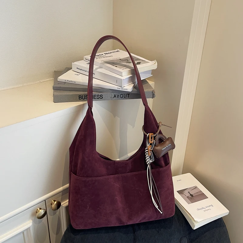 2025 Retro Suede Women's Hobo Bag Large Capacity Shoulder Bag with Tassel Pendant Casual Daily Tote Bag for Work Shopping
2025 Retro Suede Women's Hobo Bag Large Capacity Shoulder Bag with Tassel Pendant Casual Daily Tote Bag for Work Shopping