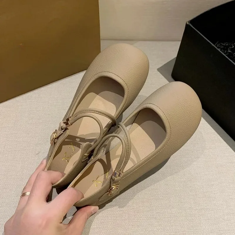 2024 Autumn Women's Solid Color Round Head Anti Slip Soft Sole Small Leather Shoes Fashion Shallow Mouth Comfortable Flat Shoes
2024 Autumn Women's Solid Color Round Head Anti Slip Soft Sole Small Leather Shoes Fashion Shallow Mouth Comfortable Flat Shoes
