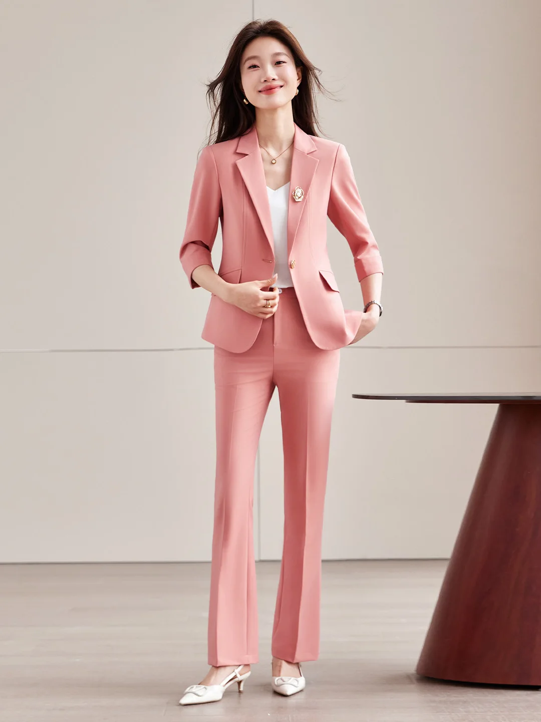 Business Professional Women's Suit Set Pure Color Commute Slim Fit Wide Leg Pants Two Piece Spring Summer Lightweight Formal ...
Business Professional Women's Suit Set Pure Color Commute Slim Fit Wide Leg Pants Two Piece Spring Summer Lightweight Formal ...