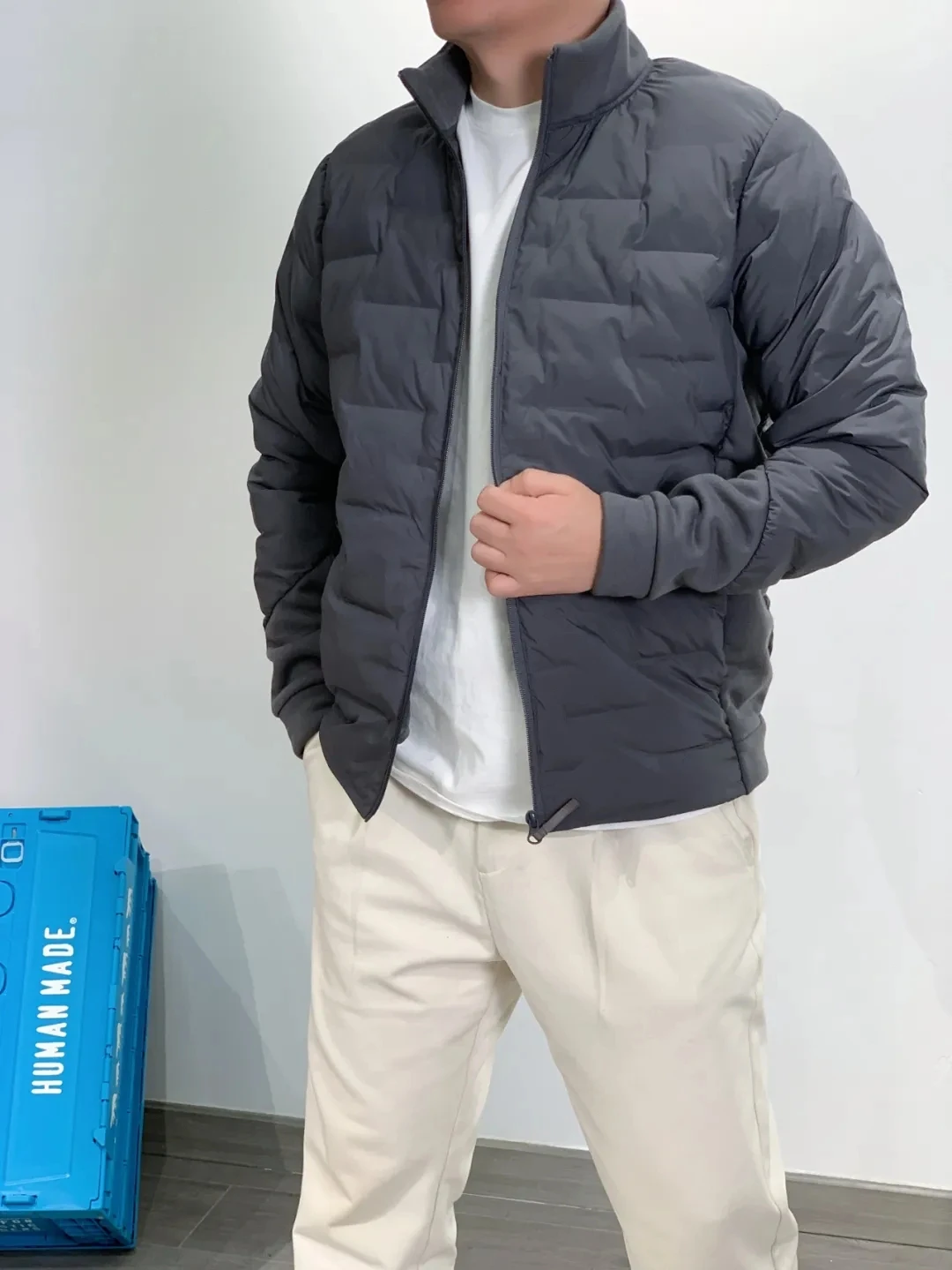 Эластичная хлопковая куртка машинной вязки для мужчин: осенне-зимняя, с воротником-стойкой, легкая, теплая, модная, городской стиль, приталенный крой, для молодежи
Эластичная хлопковая куртка машинной вязки для мужчин: осенне-зимняя, с воротником-стойкой, легкая, теплая, модная, городской стиль, приталенный крой, для молодежи