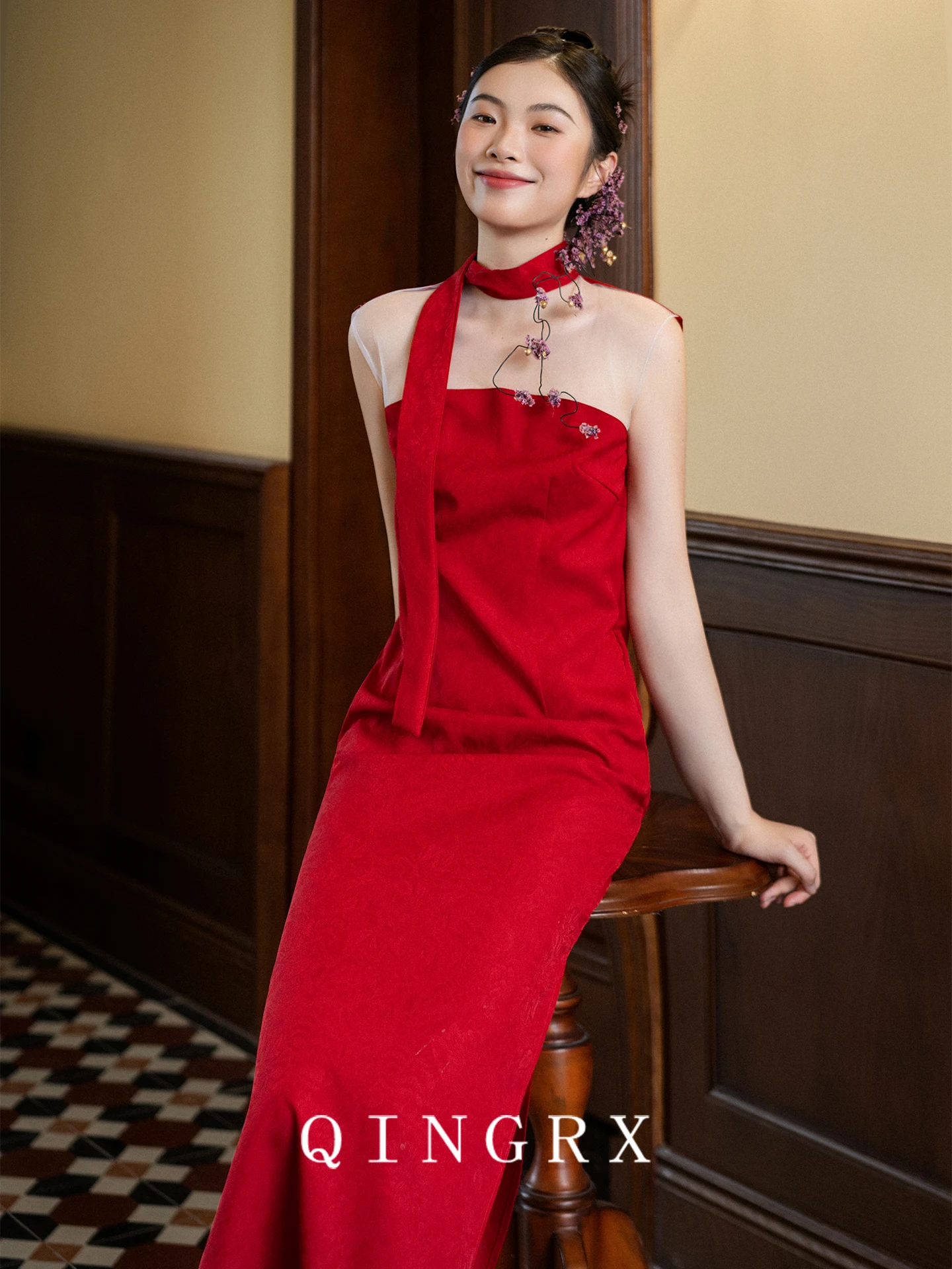 Красная облегающая длинная юбка Qingu Qinglo в новом китайском стиле для свадьбы, дышащая, из полиэфирного волокна, без рукавов, парная модель.
Красная облегающая длинная юбка Qingu Qinglo в новом китайском стиле для свадьбы, дышащая, из полиэфирного волокна, без рукавов, парная модель.