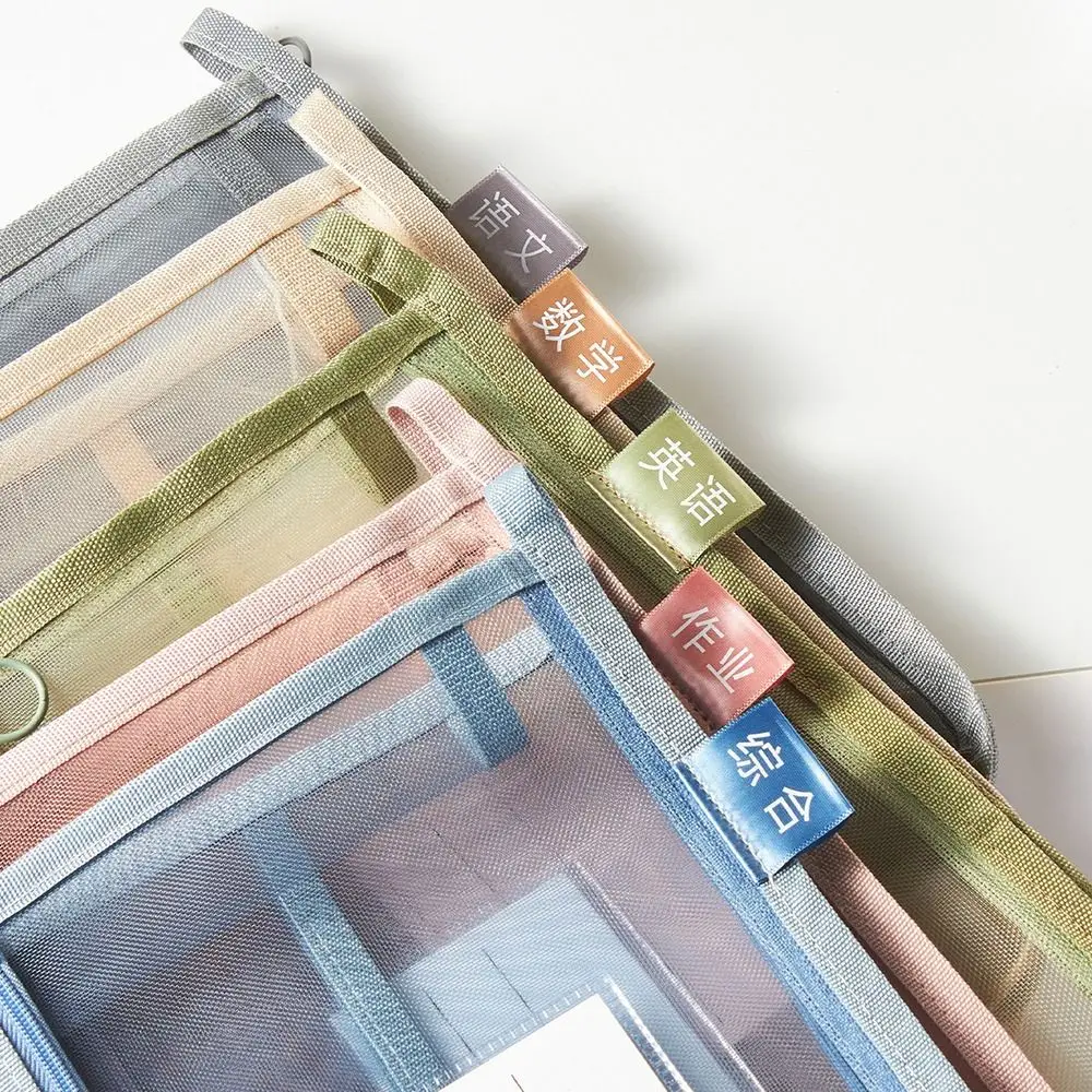 Сумка для хранения тестовой бумаги формата А4, L-образная большая вместительная сумка-органайзер для канцелярских принадлежностей, трехслойная перегородка из утолщенной сетки
Сумка для хранения тестовой бумаги формата А4, L-образная большая вместительная сумка-органайзер для канцелярских принадлежностей, трехслойная перегородка из утолщенной сетки