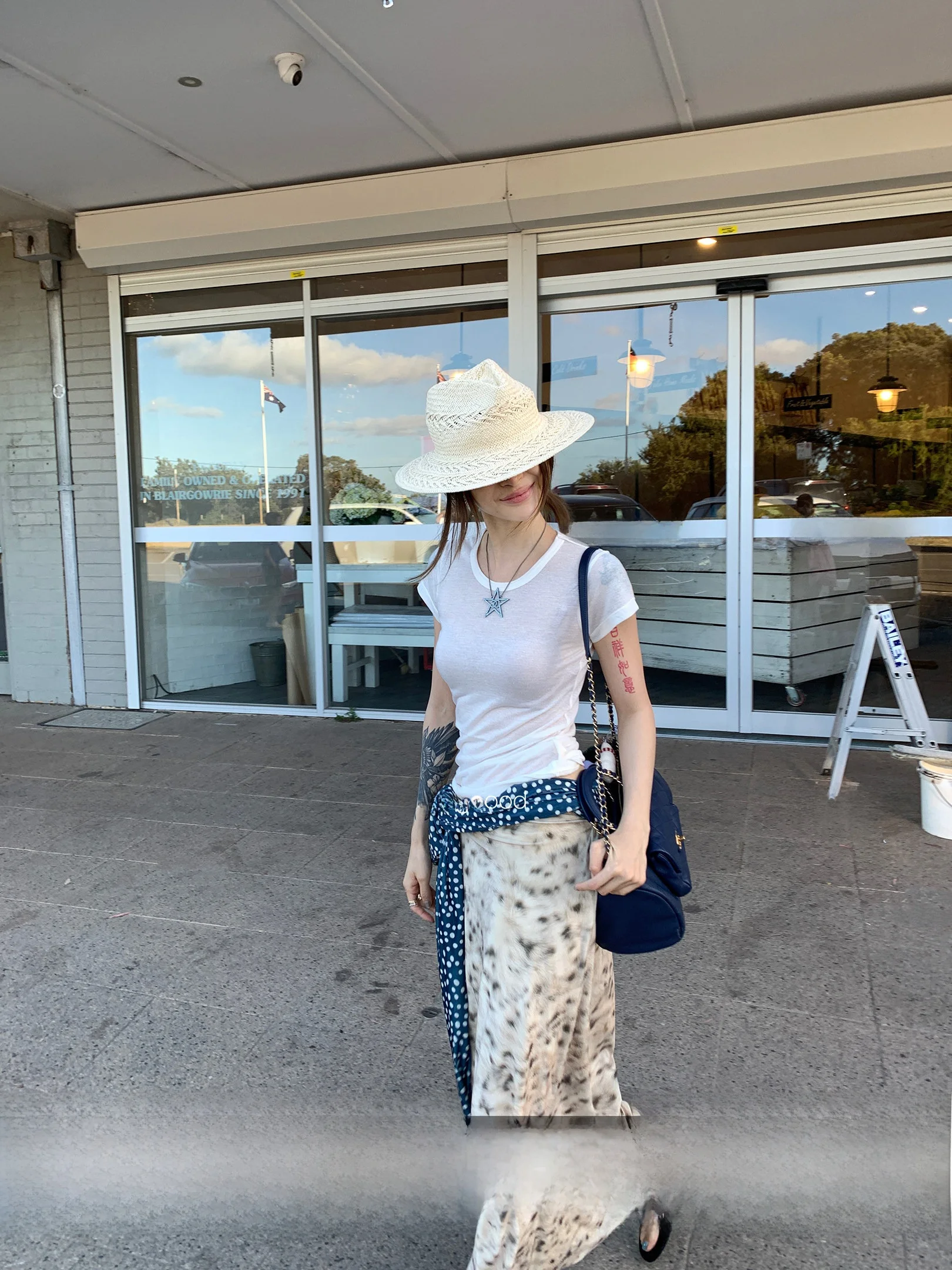 Three Goood Leopard Print Velvet Long Skirt Breathable Casual Style Holiday Loose Feel Polka Dot Belted Straight Tube Skirt
Three Goood Leopard Print Velvet Long Skirt Breathable Casual Style Holiday Loose Feel Polka Dot Belted Straight Tube Skirt