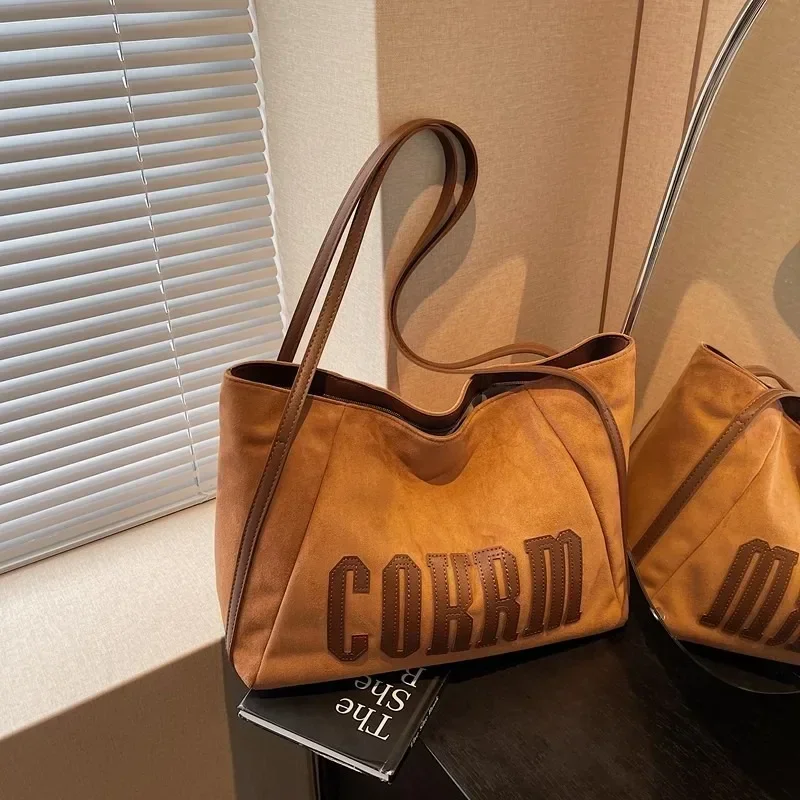 Женская сумка большой вместимости с цветными блоками, осень-зима 2022, новая сумка на плечо в стиле ретро, популярная большая сумка для работы и путешествий, пакет
Женская сумка большой вместимости с цветными блоками, осень-зима 2022, новая сумка на плечо в стиле ретро, популярная большая сумка для работы и путешествий, пакет