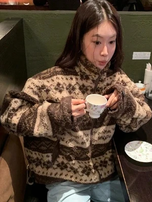 Корейское пальто с подогревом из меха ягненка в стиле ретро Fair Isle, женское теплое хлопковое пальто, зимнее элегантное антивозрастное пальто
Корейское пальто с подогревом из меха ягненка в стиле ретро Fair Isle, женское теплое хлопковое пальто, зимнее элегантное антивозрастное пальто