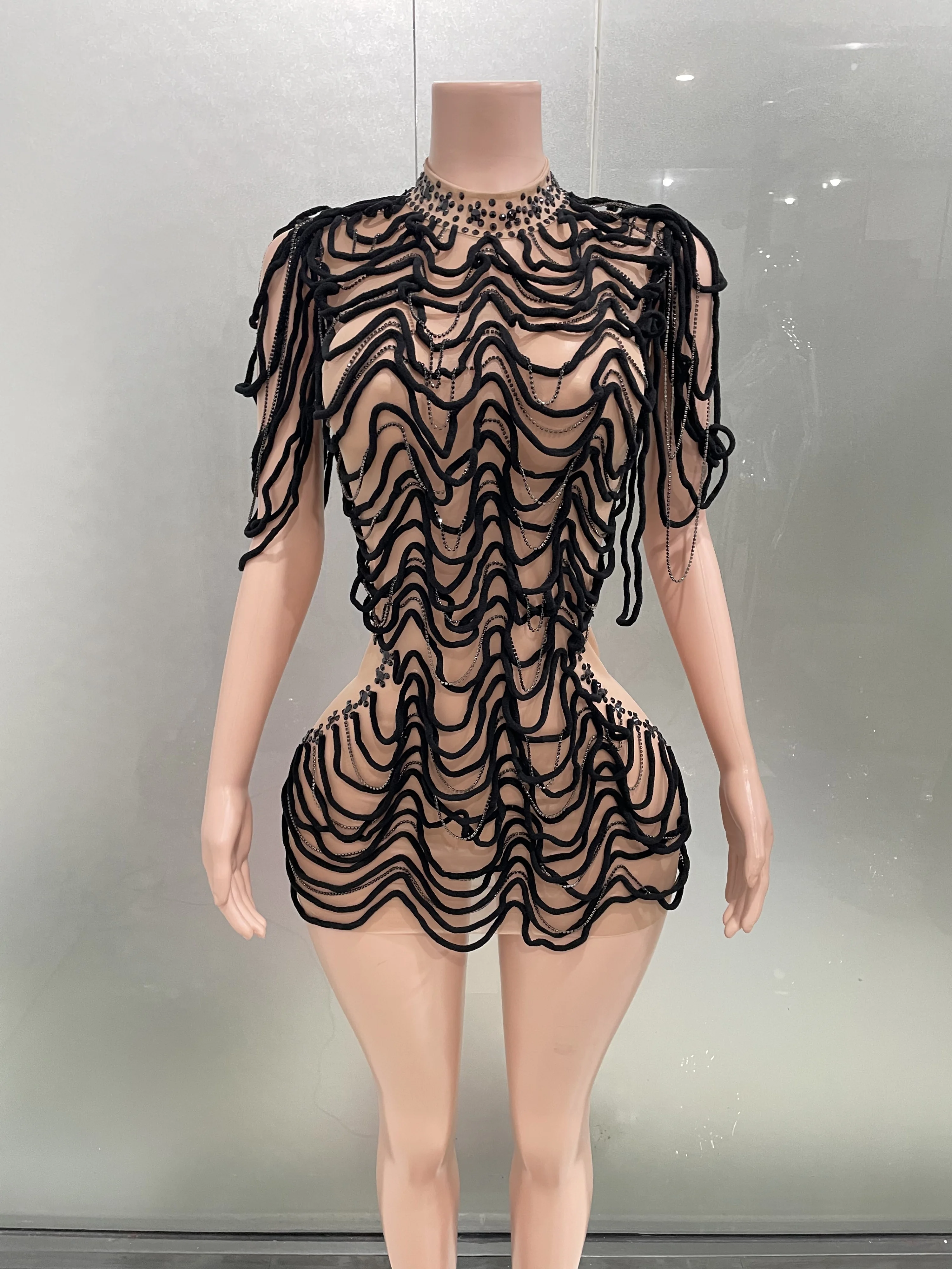 Women Sexy Mesh Designer Rhinestones Chain Short Dress Fashion Stage Costume Nightclub Celebrate Party bar Performance Outfit
Women Sexy Mesh Designer Rhinestones Chain Short Dress Fashion Stage Costume Nightclub Celebrate Party bar Performance Outfit