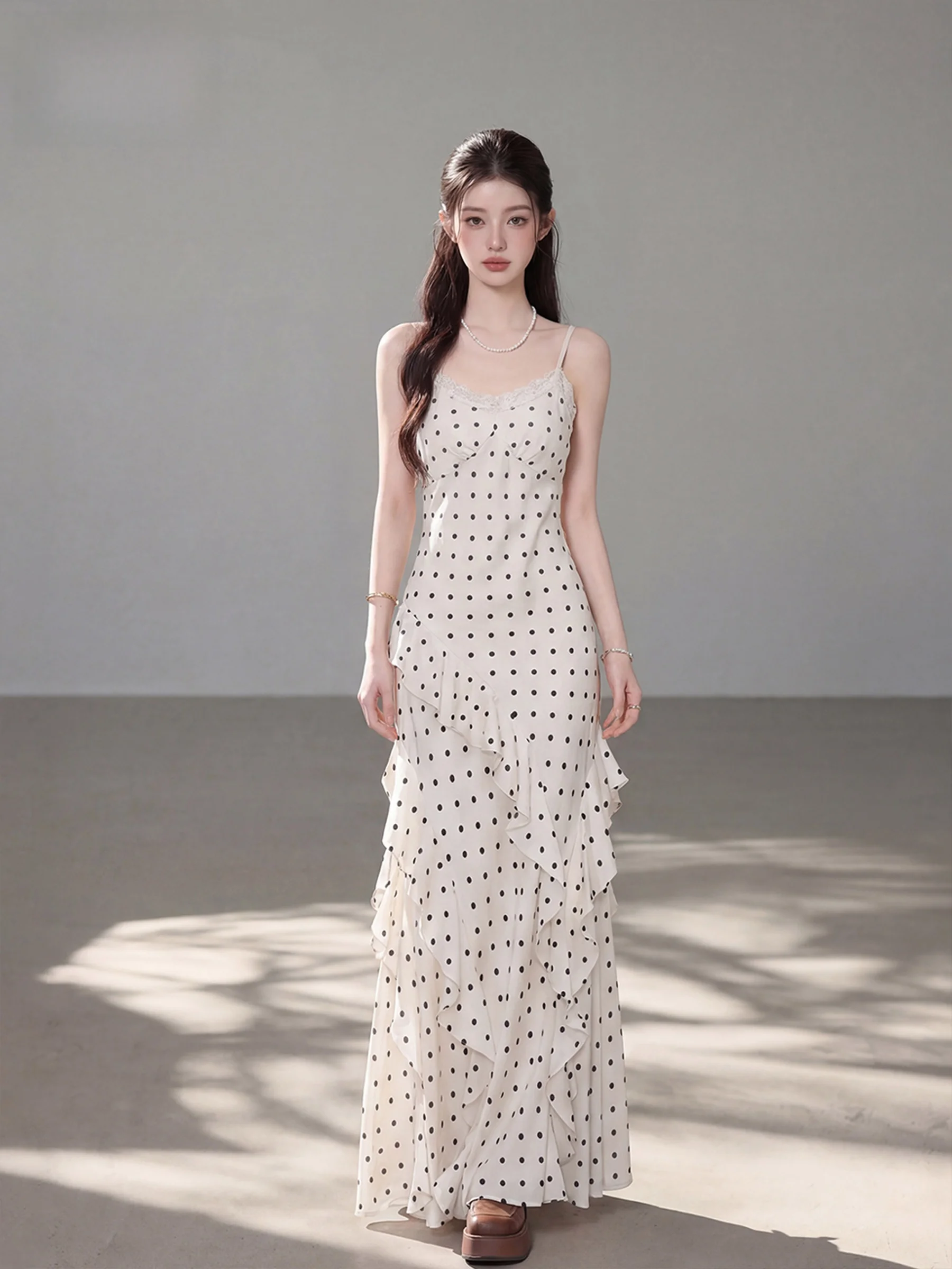 White Lace Trim Polka Dot Strap Dress Women's New 2026 Summer Elegant Lady Feel Gored Skirt Long Dress Casual High Waist
White Lace Trim Polka Dot Strap Dress Women's New 2026 Summer Elegant Lady Feel Gored Skirt Long Dress Casual High Waist