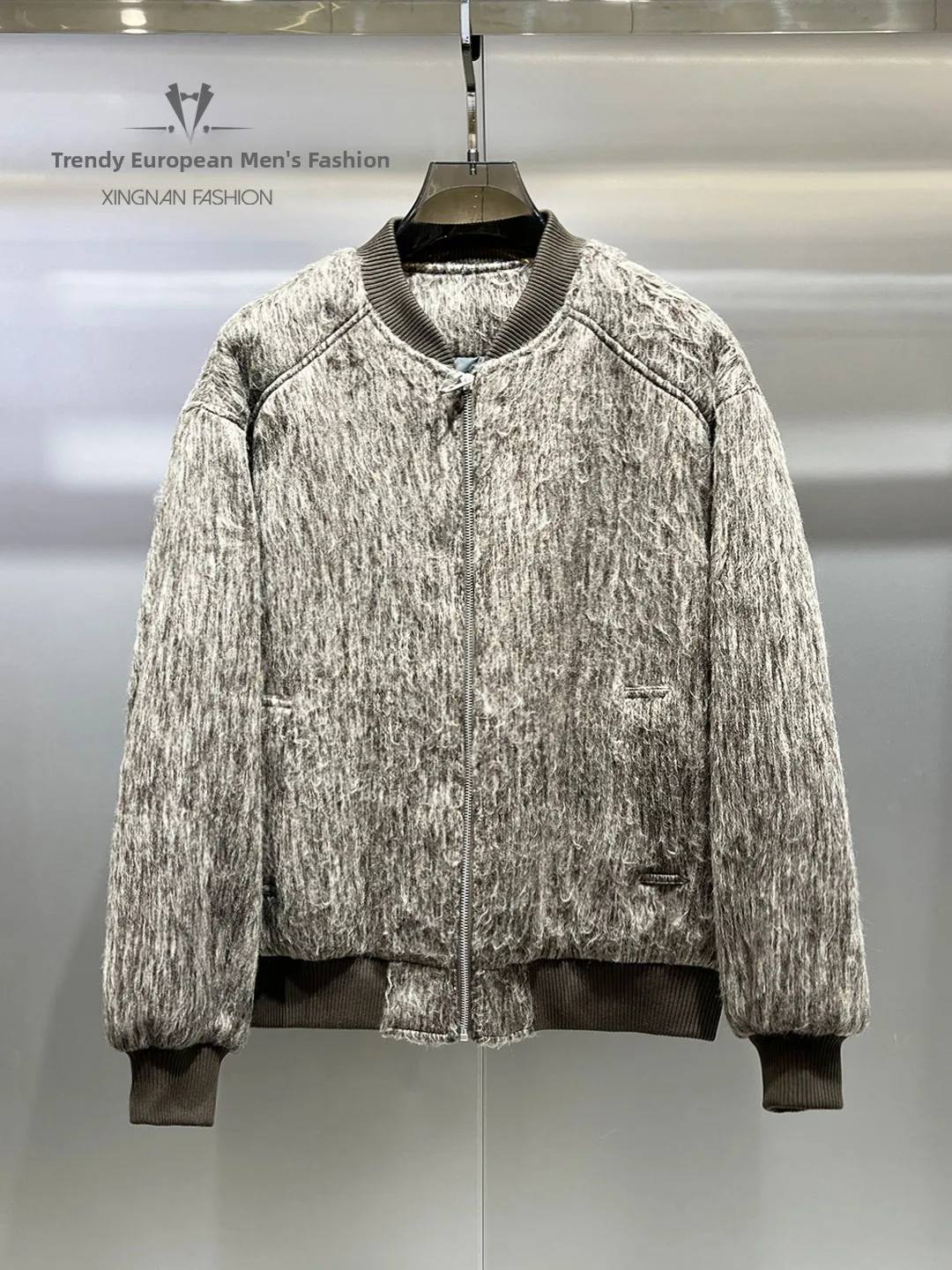 Мужская белая зимняя куртка с пуховым наполнителем и флисовой отделкой, теплая верхняя одежда класса люкс, повседневный стиль, стандартный крой, на молнии
Мужская белая зимняя куртка с пуховым наполнителем и флисовой отделкой, теплая верхняя одежда класса люкс, повседневный стиль, стандартный крой, на молнии