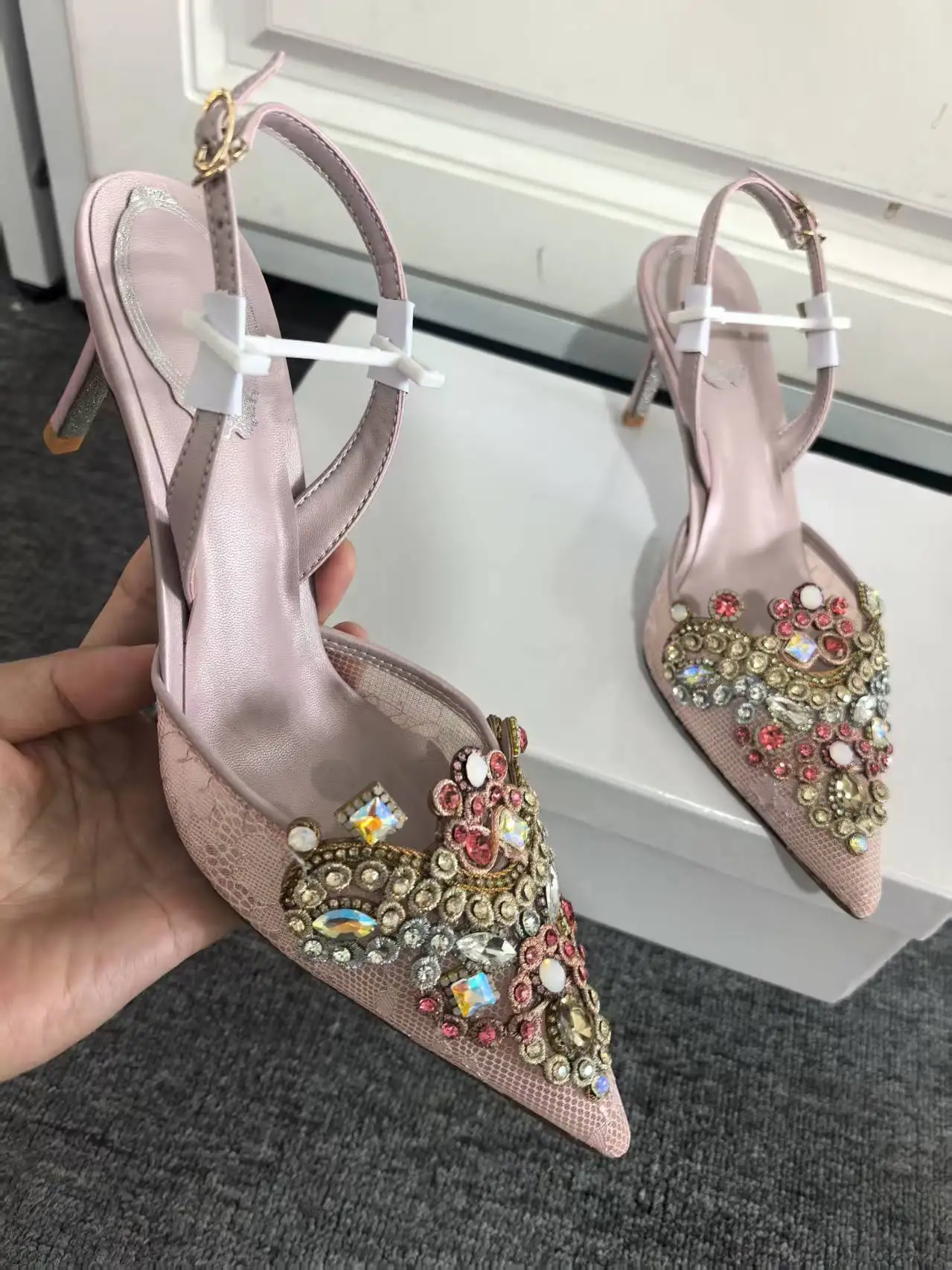 Crystals Decor Pink Pointed Toe Lace Stiletto Heels Sandals Women Back Strap Rhinestone High-Heeled Sandals for Lady Shoes
Crystals Decor Pink Pointed Toe Lace Stiletto Heels Sandals Women Back Strap Rhinestone High-Heeled Sandals for Lady Shoes
