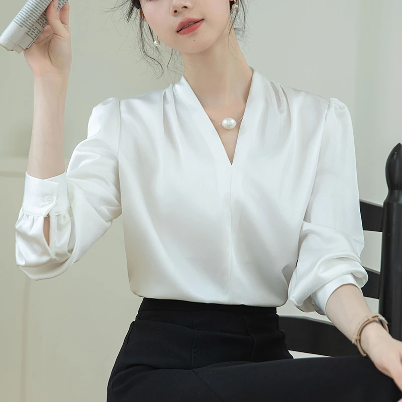 Fashion OL White Work Shirt Women Blousee Spring Autumn Long Sleeve V-neck Pearl Basic Top Elegant Party Shirts
Fashion OL White Work Shirt Women Blousee Spring Autumn Long Sleeve V-neck Pearl Basic Top Elegant Party Shirts