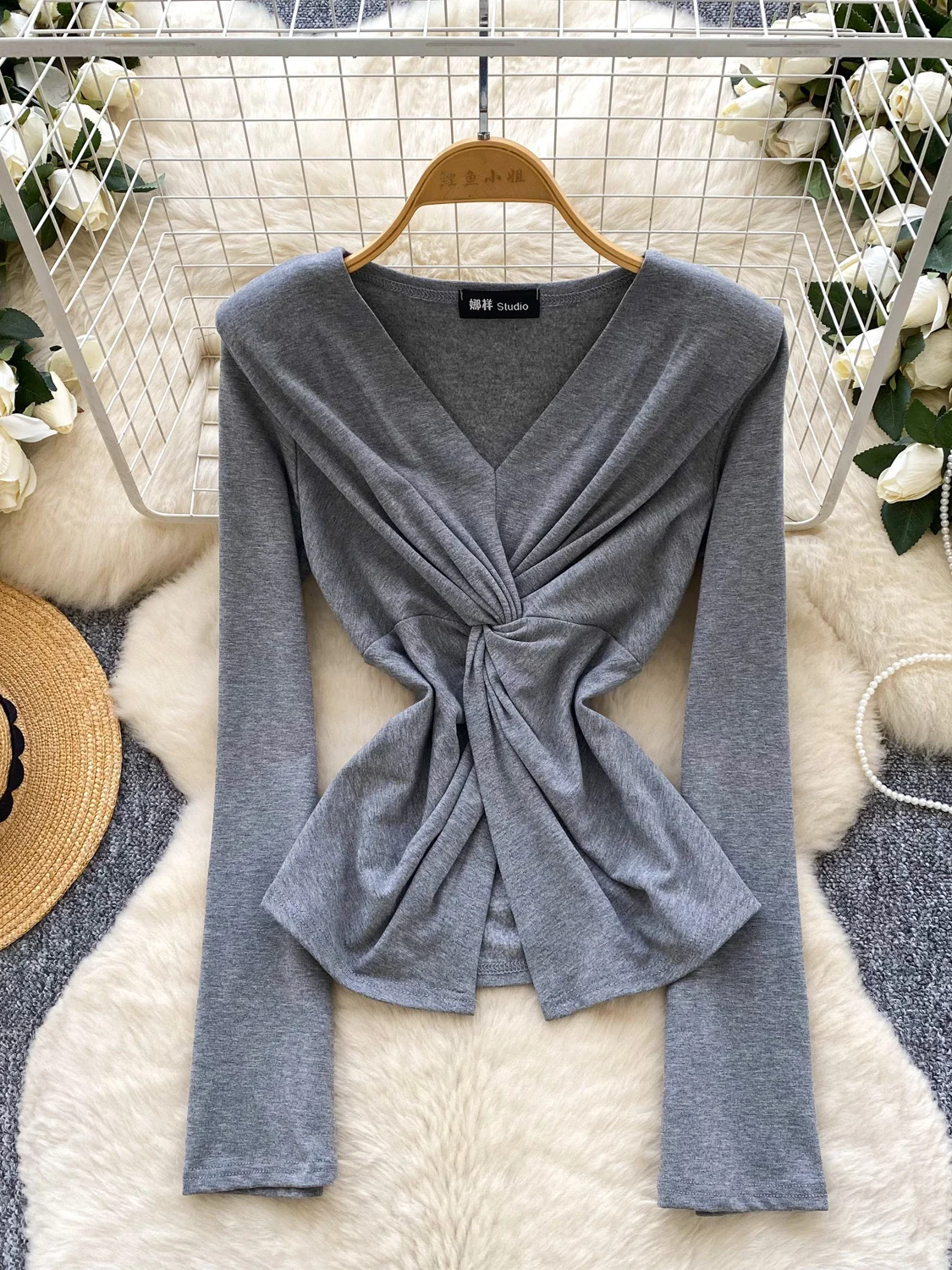 Women's Grey Y2k 2000s T-shirt Vintage Aesthetic Harajuku Gyaru Tee Top Long Sleeve V-Neck T-shirts Clothes Spring Autumn 2025
Women's Grey Y2k 2000s T-shirt Vintage Aesthetic Harajuku Gyaru Tee Top Long Sleeve V-Neck T-shirts Clothes Spring Autumn 2025