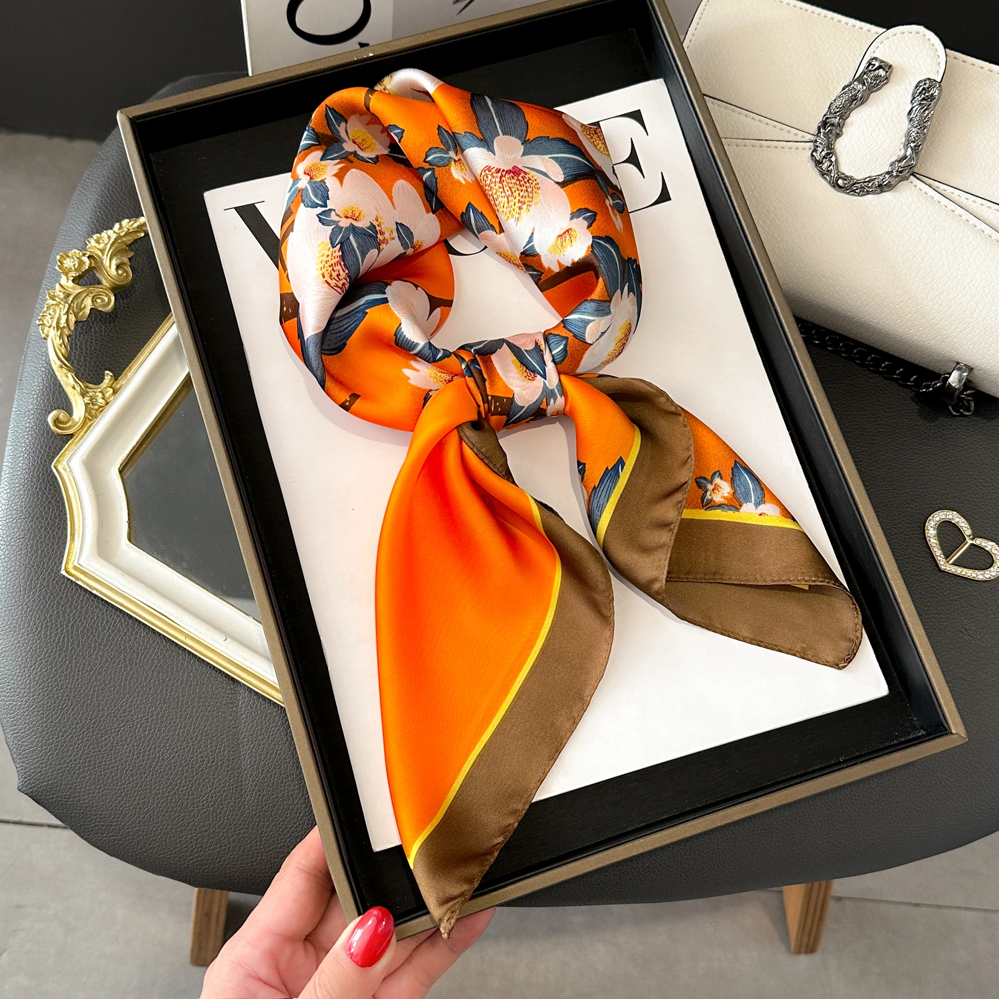 Роскошная шелковая шаль 2024, квадратный шарф для женщин, модный шейный платок, женские повязки для волос, ленточная повязка на голову, бандана
Роскошная шелковая шаль 2024, квадратный шарф для женщин, модный шейный платок, женские повязки для волос, ленточная повязка на голову, бандана