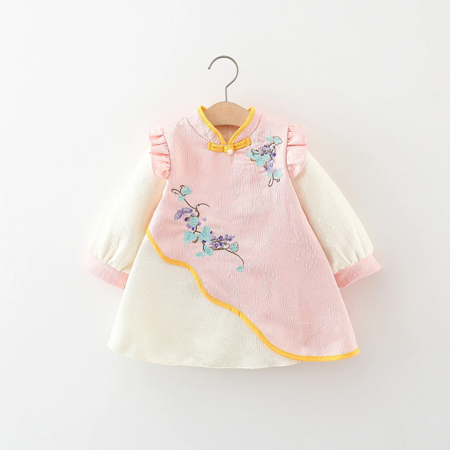 2024 autumn new color matching long-sleeved embroidered cheongsam kids dress for girls long-sleeved antique clothes
2024 autumn new color matching long-sleeved embroidered cheongsam kids dress for girls long-sleeved antique clothes