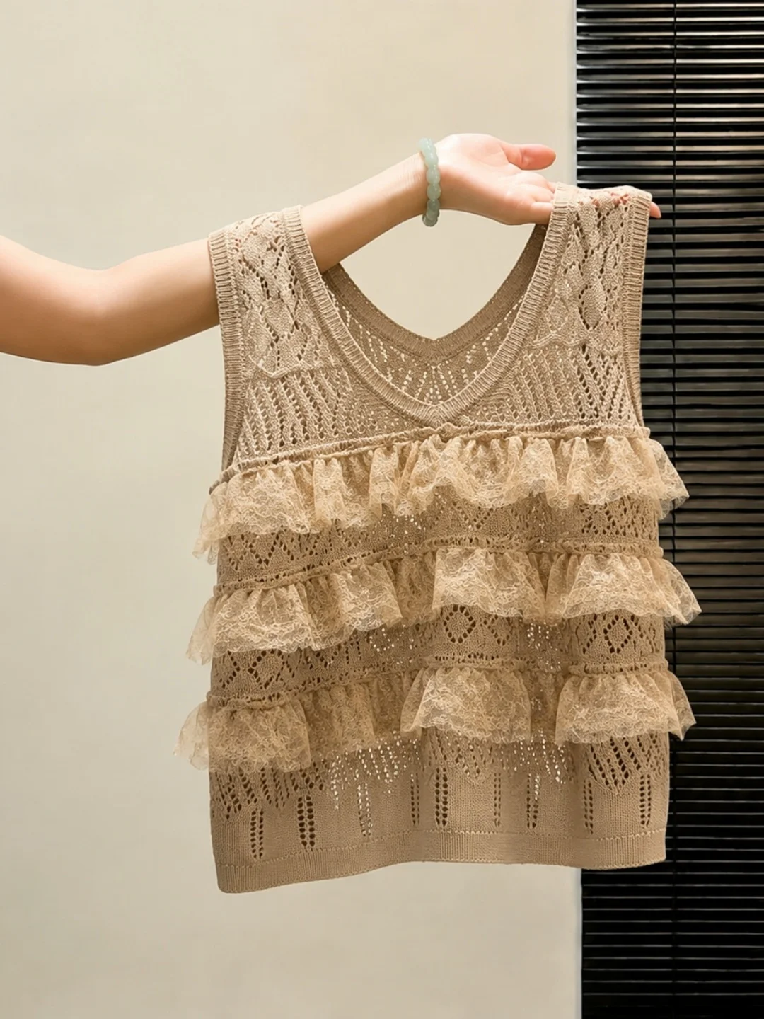 Slimming Splice Ice Silk Knitted Vest Trendy Mesh Patchwork V-Neck Summer Korean Style Versatile Top Women's Fashion
Slimming Splice Ice Silk Knitted Vest Trendy Mesh Patchwork V-Neck Summer Korean Style Versatile Top Women's Fashion