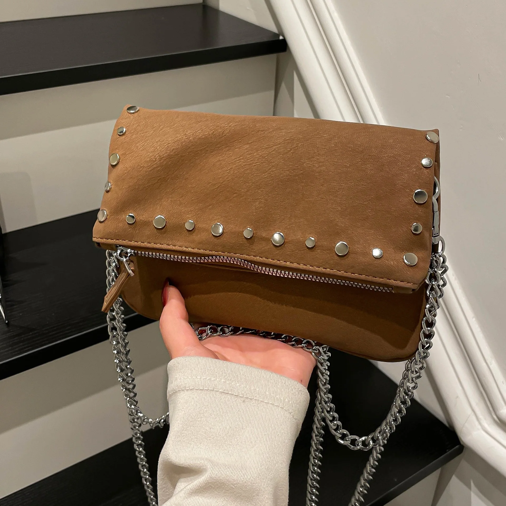 Fashion Studded Shoulder Bag Faux Suede Crossbody Bags for Women Handbag Retro Rivet Messenger Bag NEW Women's Bags Flap Purses
Fashion Studded Shoulder Bag Faux Suede Crossbody Bags for Women Handbag Retro Rivet Messenger Bag NEW Women's Bags Flap Purses