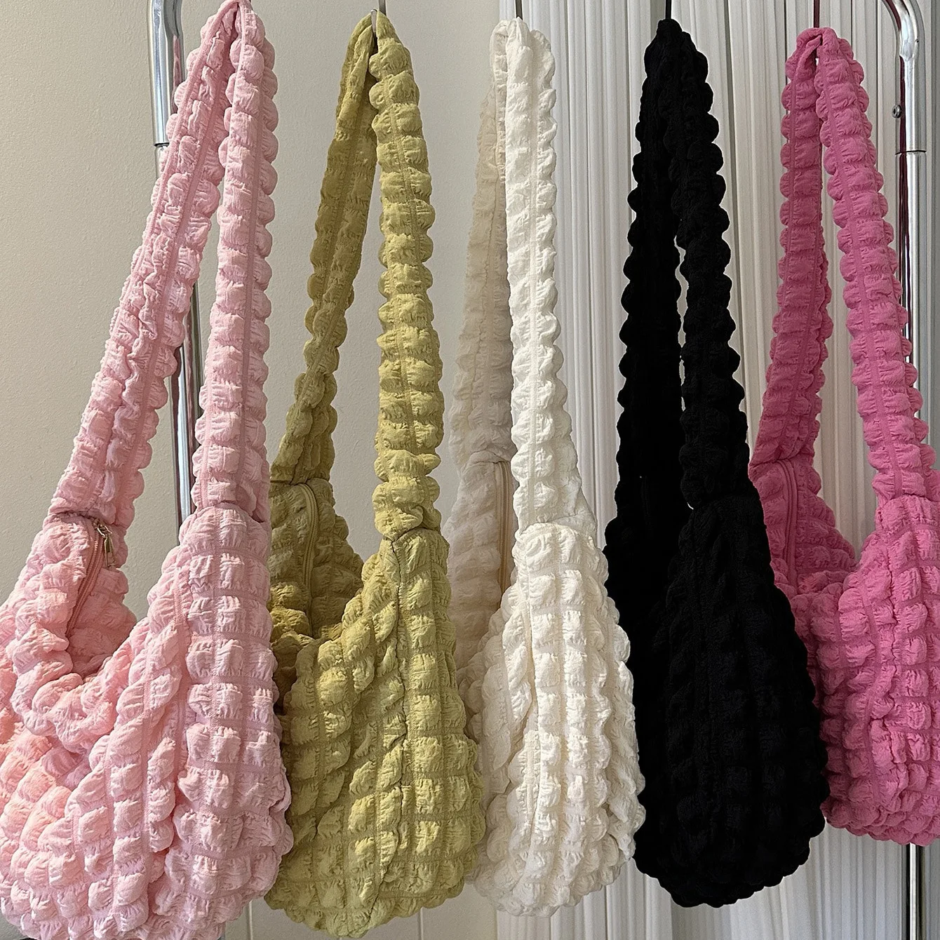 Crossbody Bag With Pleated Design Embroidered Plaid Shoulder Bag Underarm Bags Simple Large Capacity Quilted Tote Bags For Women
Crossbody Bag With Pleated Design Embroidered Plaid Shoulder Bag Underarm Bags Simple Large Capacity Quilted Tote Bags For Women