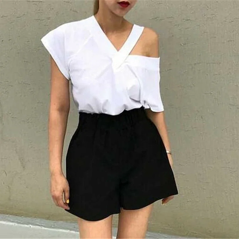 Women Sexy V-neck Hollow Solid Color T-shirt Summer All-match Short Sleeve Ladies T-Shirts 2024 Fashion Korean Style Casual Tops
Women Sexy V-neck Hollow Solid Color T-shirt Summer All-match Short Sleeve Ladies T-Shirts 2024 Fashion Korean Style Casual Tops