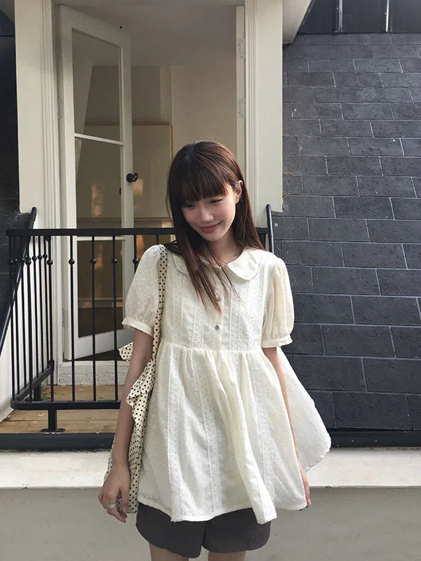 Новая женская летняя блузка свободного кроя с кружевными вставками, воротником-стойкой, цветочным принтом, рукавами-фонариками и пуговицами, визуально стройнящая фигуру
Новая женская летняя блузка свободного кроя с кружевными вставками, воротником-стойкой, цветочным принтом, рукавами-фонариками и пуговицами, визуально стройнящая фигуру